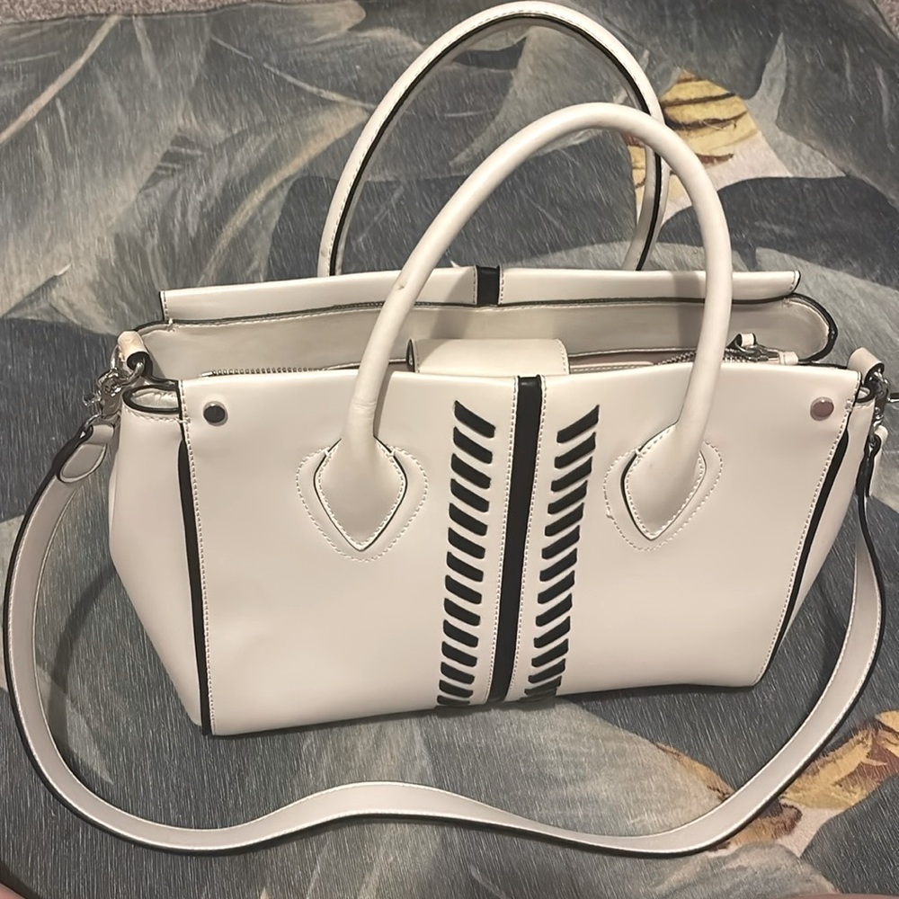 SLIGHTLY USED IVANKA TRUMP PURSE ! Great condition